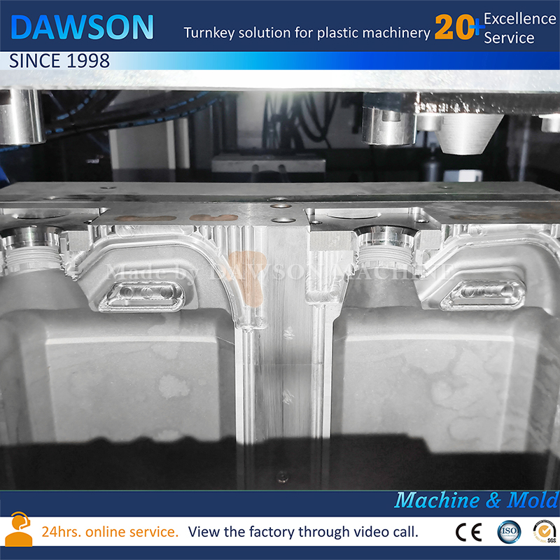 آلة نفخ علب جيري المعتمدة من CE DSB90II ذات المحطة المزدوجة لزجاجات المواد الكيميائية HDPE سعة 5 لتر
