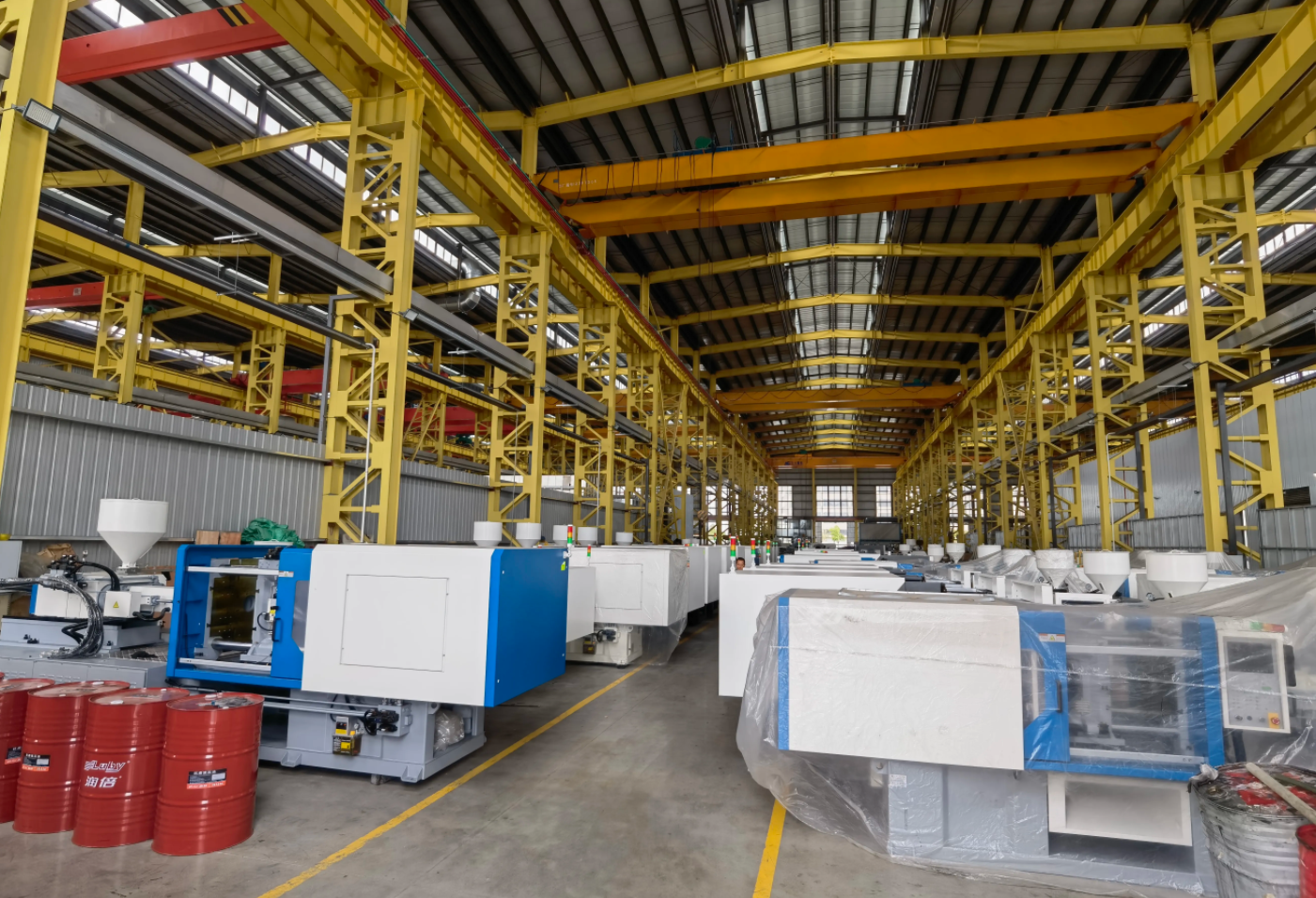 خبير تشكيل المنمنمات في العالم: الكشف عن رحلة آلات التشكيل بالحقن وولادة الأجزاء البلاستيكية