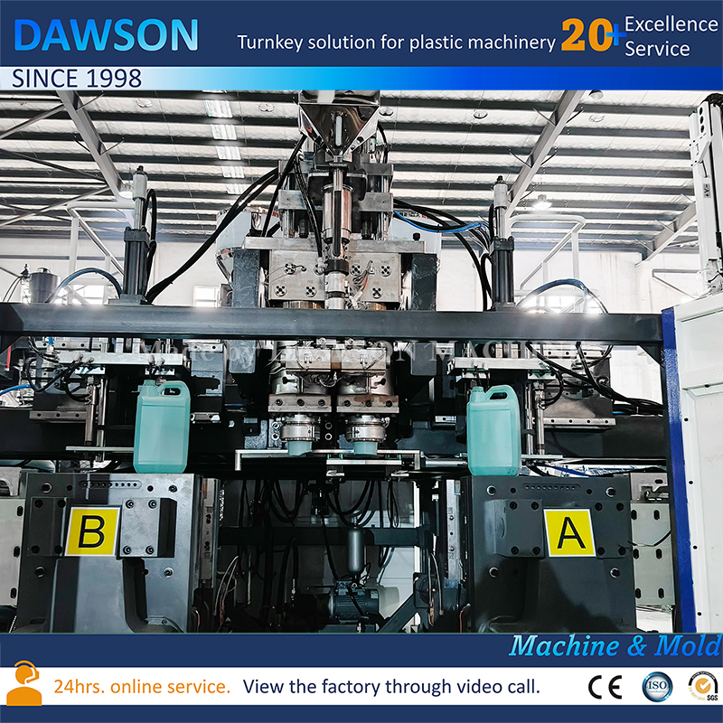 آلة نفخ علب جيري المعتمدة من CE DSB90II ذات المحطة المزدوجة لزجاجات المواد الكيميائية HDPE سعة 5 لتر