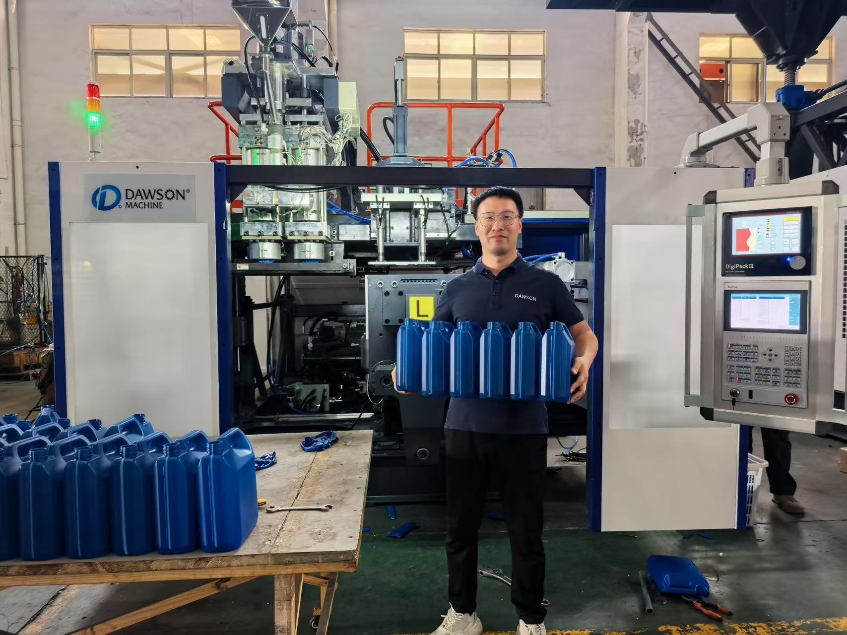 إحداث ثورة في إنتاجك من خلال آلة صب القذف 20L لدينا: مثال للابتكار والأداء