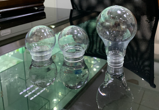 تعمل آلة التشكيل بالنفخ والتمدد بالحقن على تحسين كفاءة إنتاج اللمبة